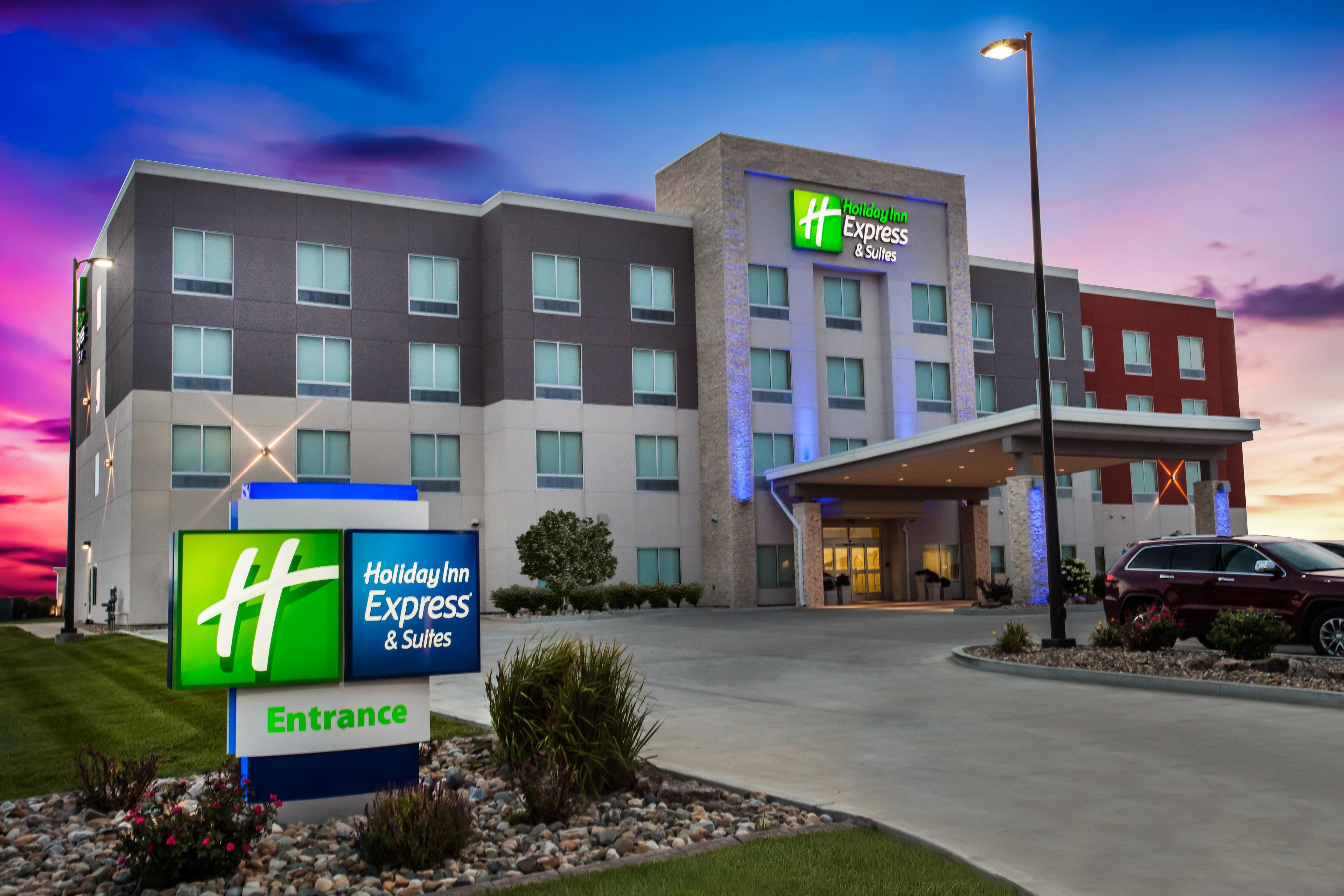 Holiday Inn Express & Suites Litchfield By Ihg Exterior photo