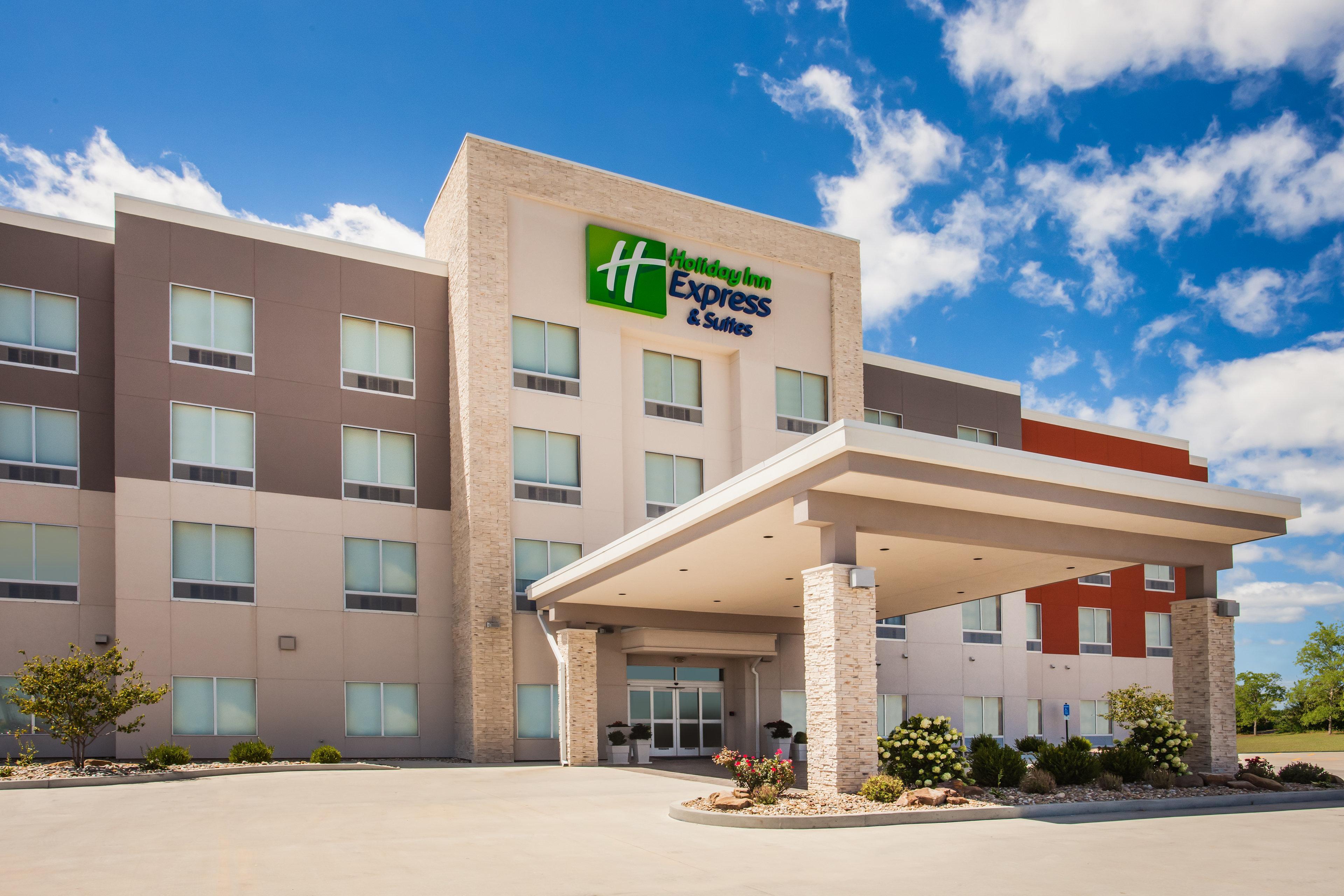 Holiday Inn Express & Suites Litchfield By Ihg Exterior photo
