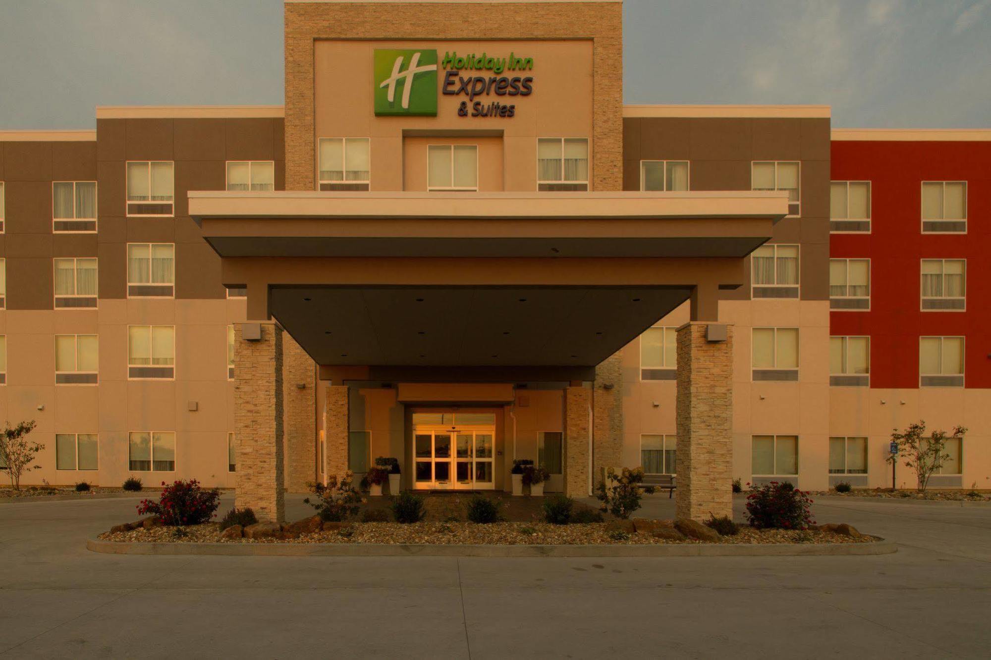 Holiday Inn Express & Suites Litchfield By Ihg Exterior photo