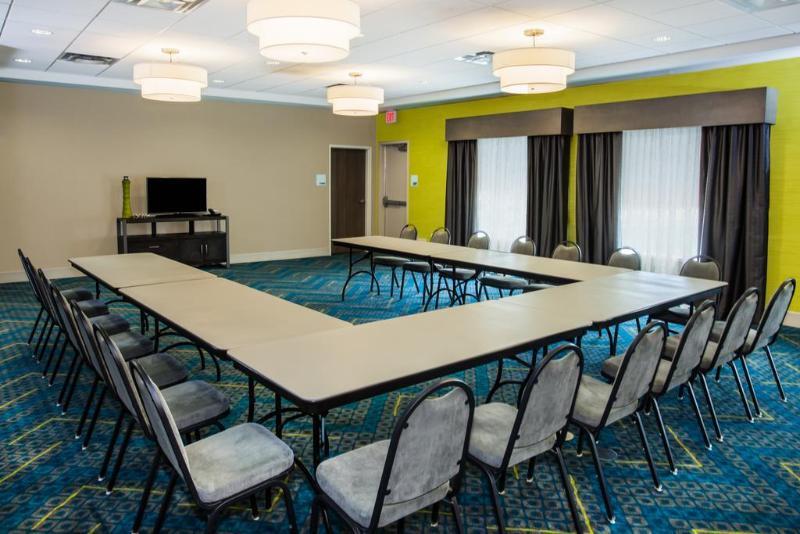 Holiday Inn Express & Suites Litchfield By Ihg Exterior photo